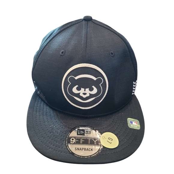 Chicago Cubs Black Clubhouse 1984 Bear 59FIFTY Fitted Cap - Picture 1 of 8